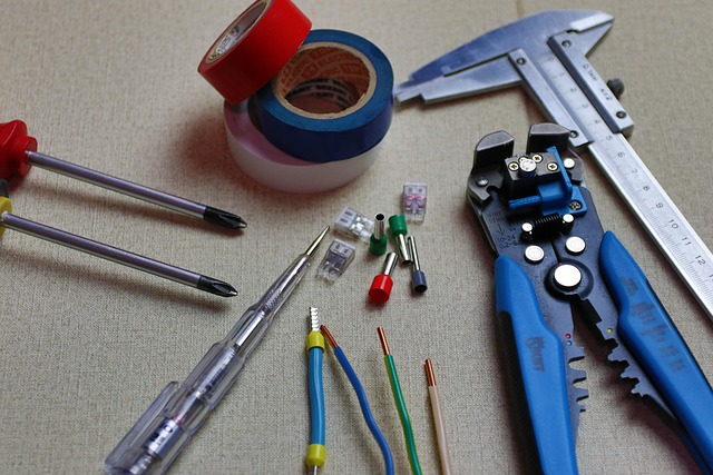 elektrikářské nářadí